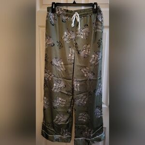 HELLO MELLO LOUNGEWEAR SATIN PAJAMA PANTS. SIZE L/XL (12-16)
